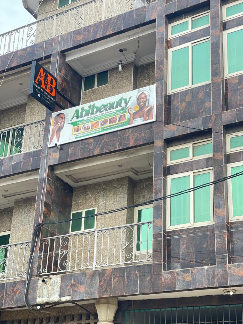 La façade d'Abi Beauty à Akpakpa Dédokpo